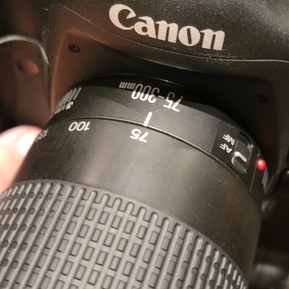 CANON EOS-1 Mark II Digital 75-300mm Lens & Receipt, Bag - Picture 9 of 13